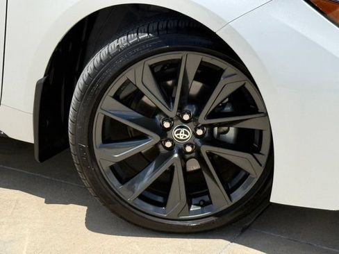 Used 2025 Toyota Corolla SE FWD image 2