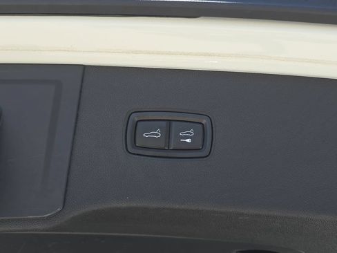 Used 2024 Porsche Cayenne AWD/4WD image 16