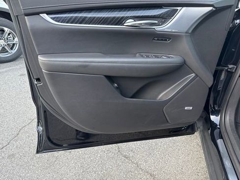 Used 2022 Cadillac XT6 Premium Luxury image 10