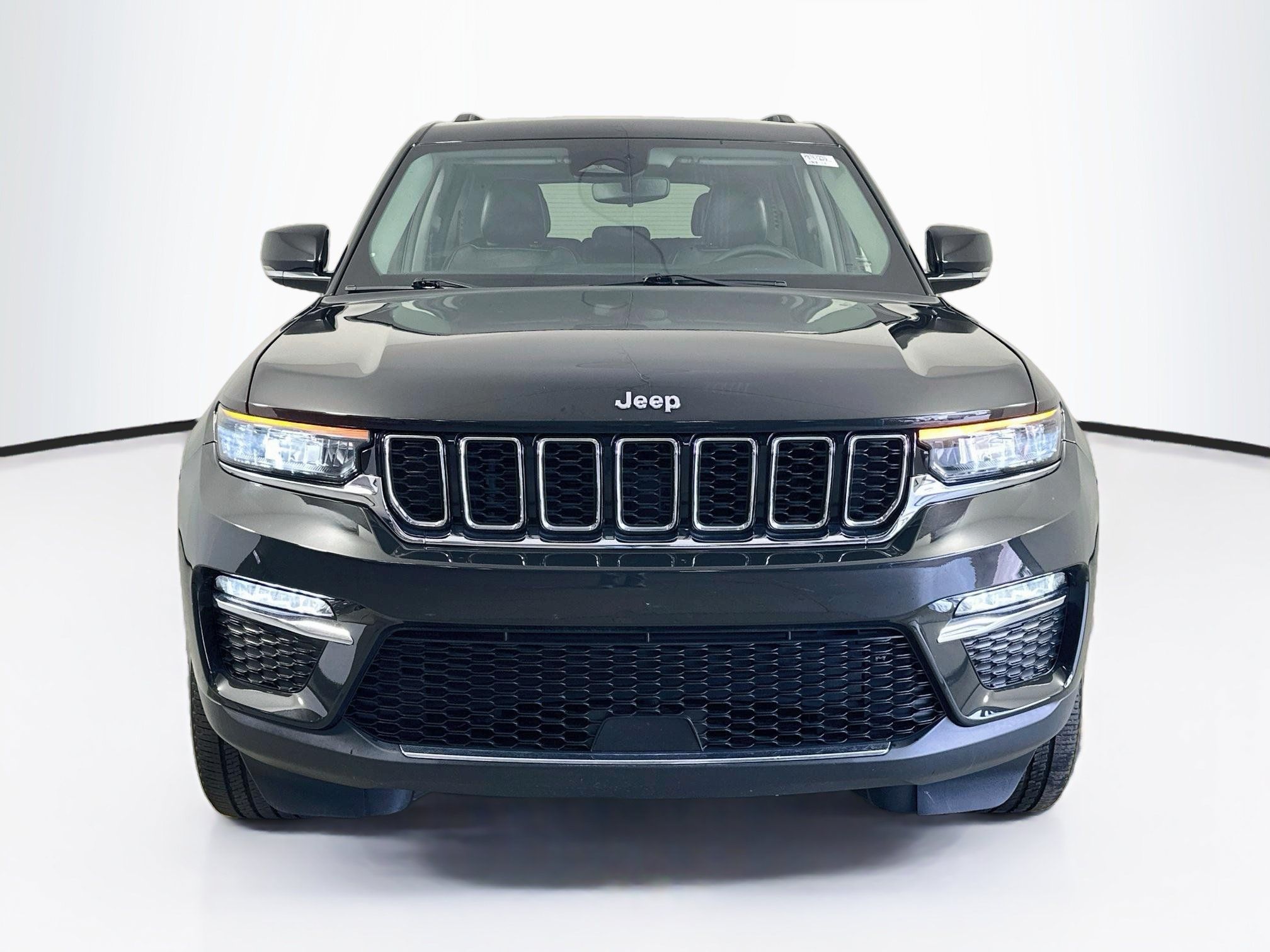 Used 2023 Jeep Grand Cherokee Limited AWD/4WD image 2