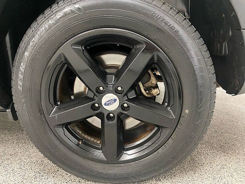 Used 2019 Ford Explorer XLT image 25