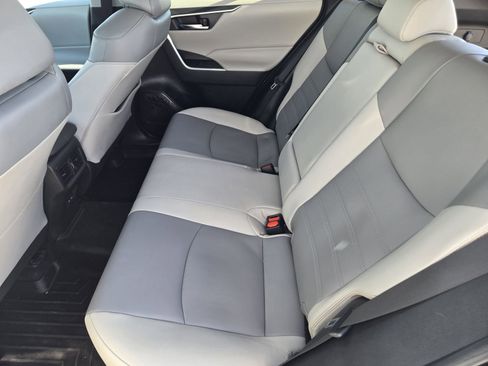 Used 2022 Toyota RAV4 XLE Premium image 33