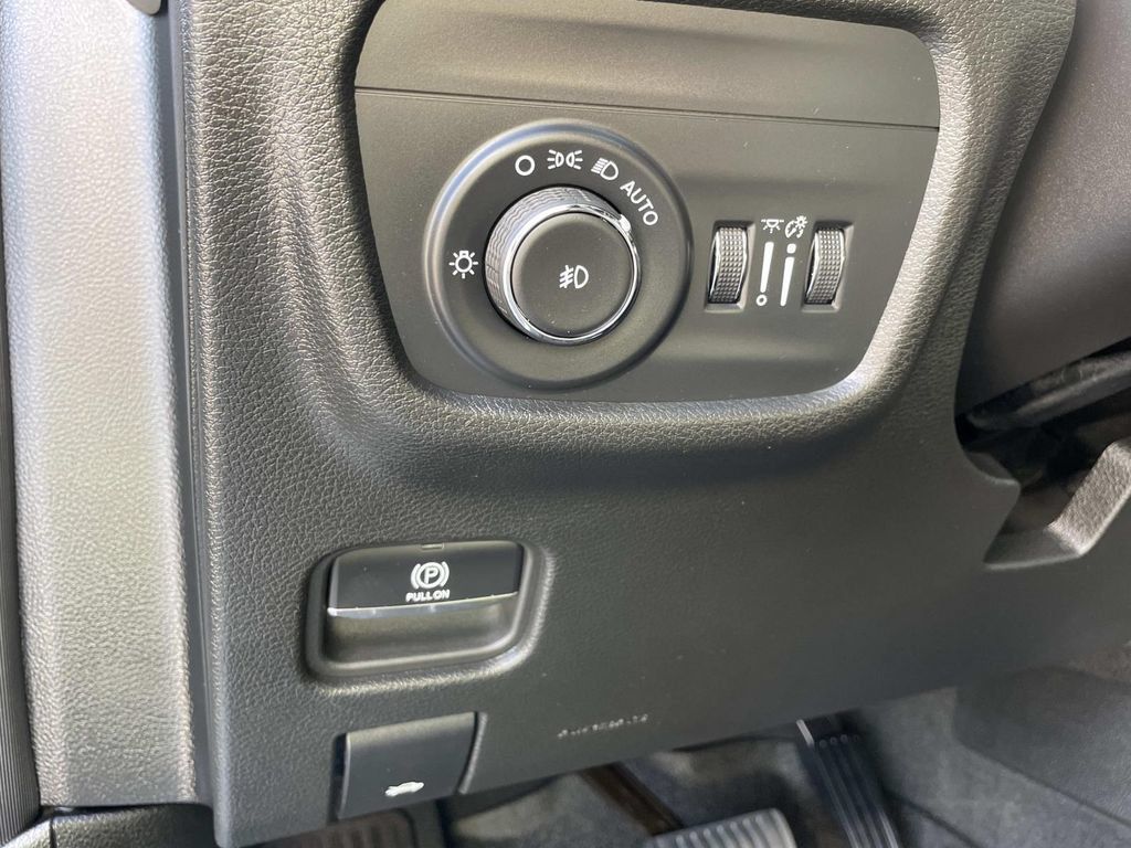Used 2024 Jeep Grand Cherokee L Limited w/ Black Appearance Package RWD image 44