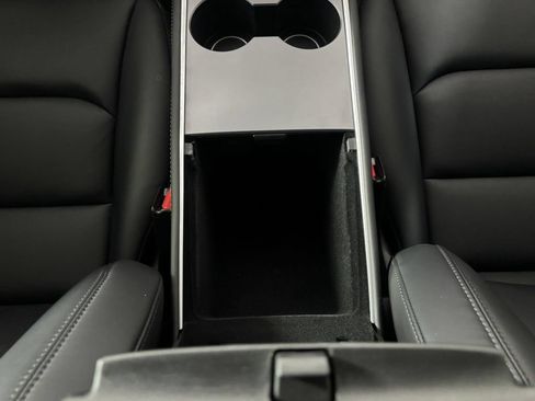 Used 2023 Tesla Model Y Long Range AWD/4WD image 26