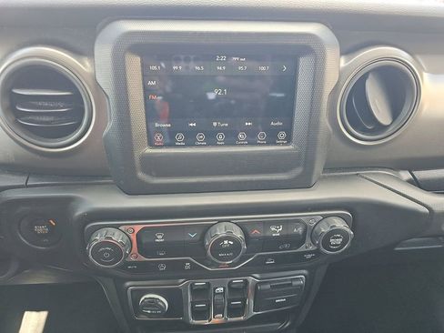 Used 2022 Jeep Gladiator Sport image 6