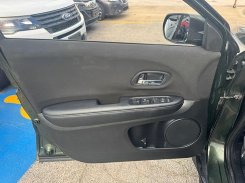 Used 2016 Honda HR-V LX image 7