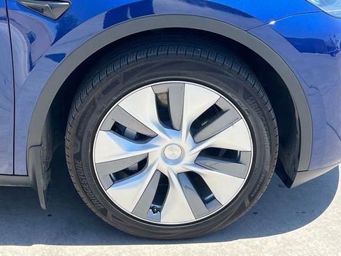 Used 2023 Tesla Model Y AWD image 6
