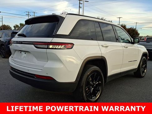 Used 2024 Jeep Grand Cherokee Altitude image 7
