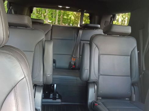 Used 2021 Chevrolet Tahoe LT w/ Luxury Package RWD image 29