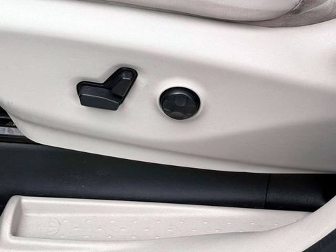 Used 2017 Chrysler Pacifica Limited w/ UConnect Theater Package FWD image 20