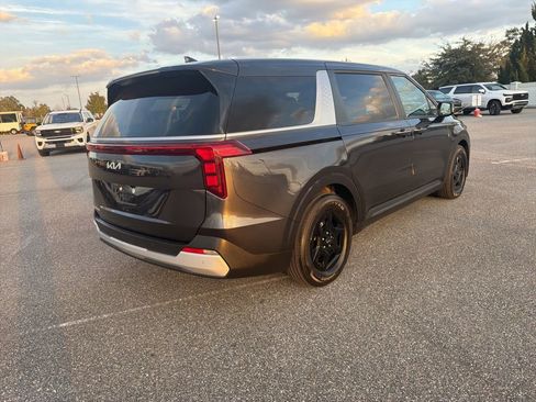 Used 2025 Kia Carnival image 6