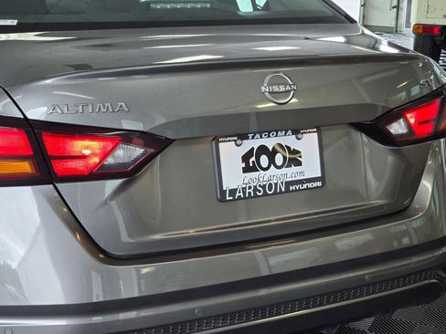 Used 2023 Nissan Altima 2.5 SV FWD image 12