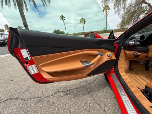 Used 2021 Ferrari F8 Tributo RWD image 8