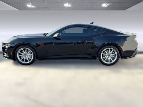 Used 2025 Ford Mustang GT Premium image 2