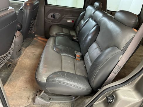 Used 2000 Chevrolet Tahoe Z71 w/ Comfort & Security Pkg AWD/4WD image 51