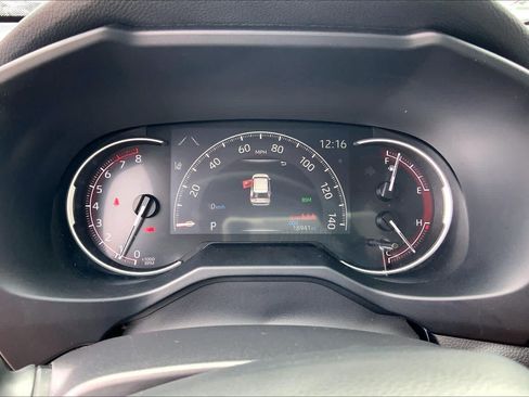 Used 2025 Toyota RAV4 XLE AWD/4WD image 25