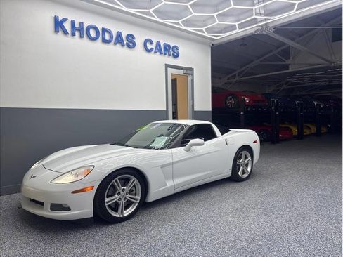 Used 2009 Chevrolet Corvette Coupe w/ Preferred Equipment Group RWD image 2