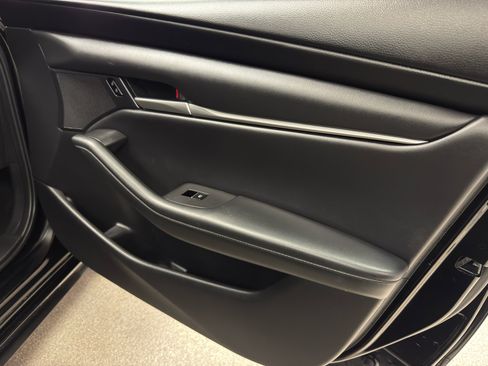Used 2021 MAZDA MAZDA3 s image 13