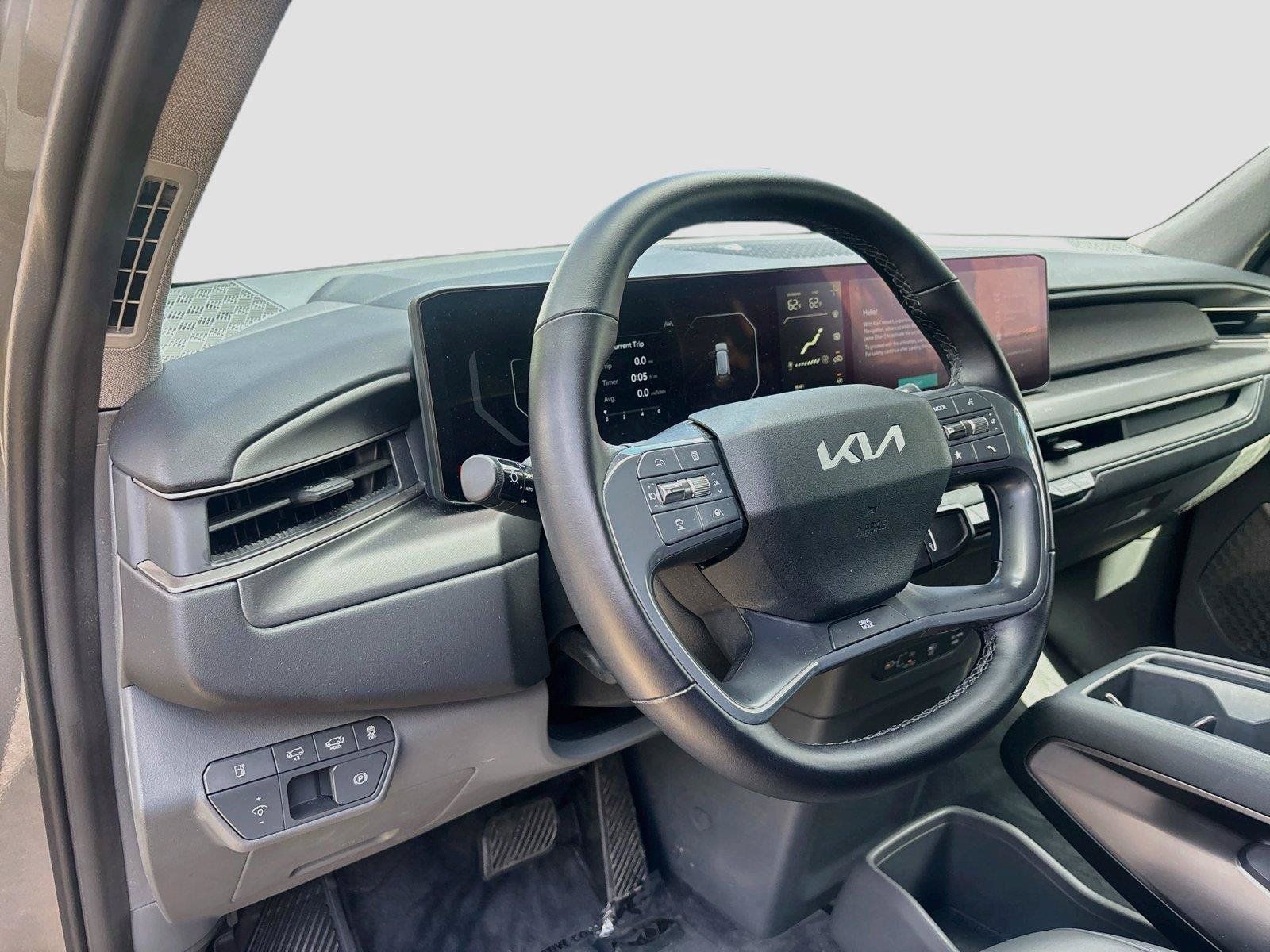 Used 2024 Kia EV9 Light Long Range RWD image 32