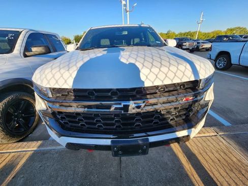Used 2022 Chevrolet Suburban Z71 w/ Luxury Package AWD/4WD image 2