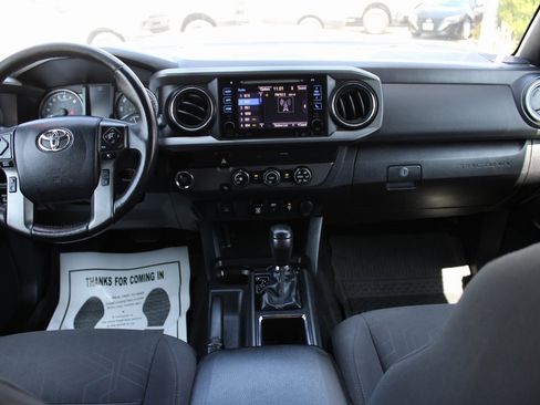 Used 2019 Toyota Tacoma TRD Sport image 18