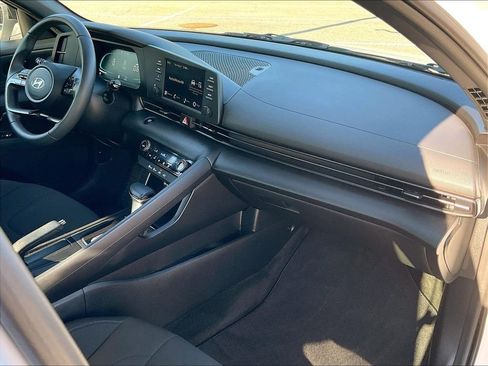 Used 2025 Hyundai Elantra Sport FWD image 14