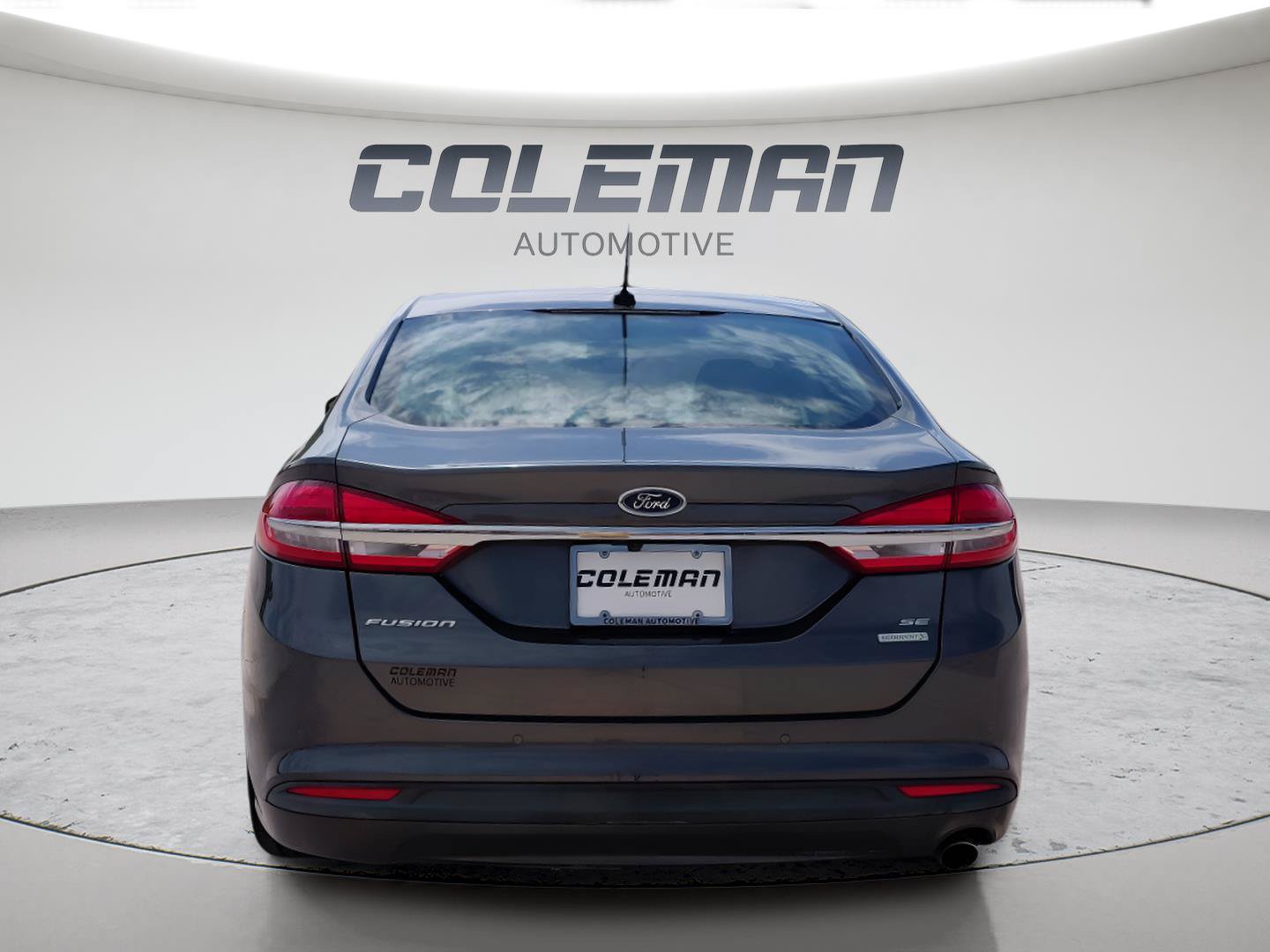 Used 2018 Ford Fusion SE w/ Fusion SE Technology Package FWD image 4