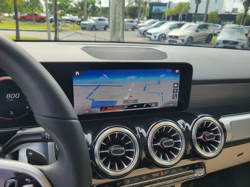 Used 2022 Mercedes-Benz GLB 250 image 20