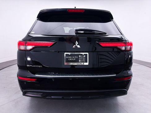 Used 2023 Mitsubishi Outlander ES FWD image 13