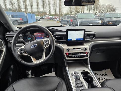 Used 2024 Ford Explorer XLT w/ Equipment Group 202A image 11