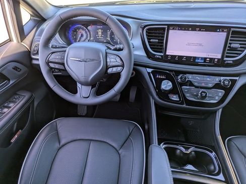 New 2026 Chrysler Pacifica Limited w/ S Appearance Package image 19