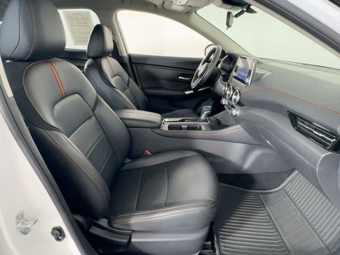 Used 2025 Nissan Sentra SR w/ SR Premium Package image 30