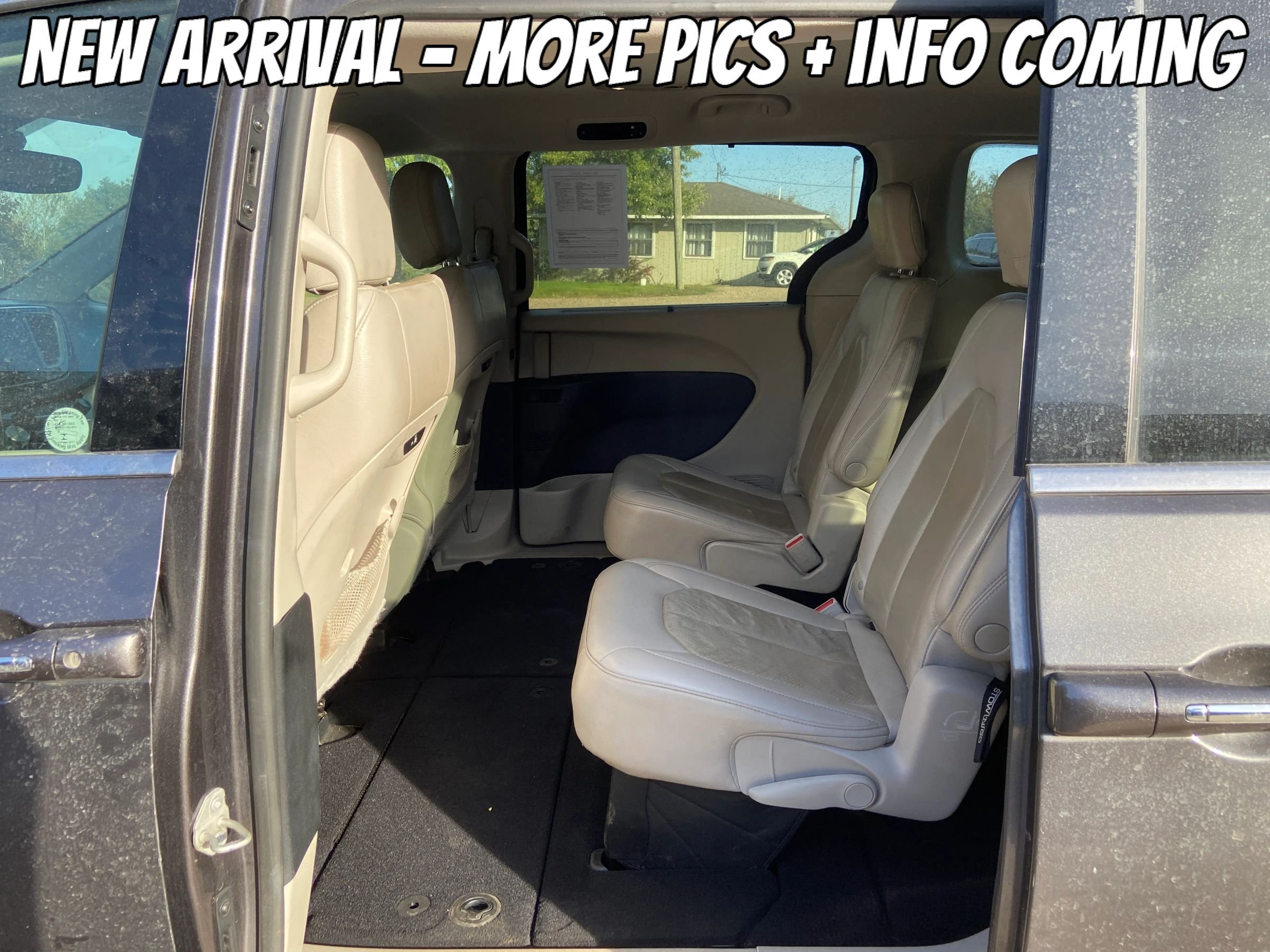 Used 2021 Chrysler Pacifica Touring-L FWD image 4