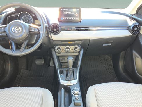 Used 2020 Toyota Yaris L image 14
