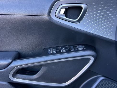 Used 2023 Kia Soul S FWD image 11