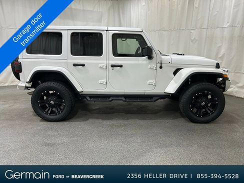 Used 2019 Jeep Wrangler Unlimited Sahara image 9
