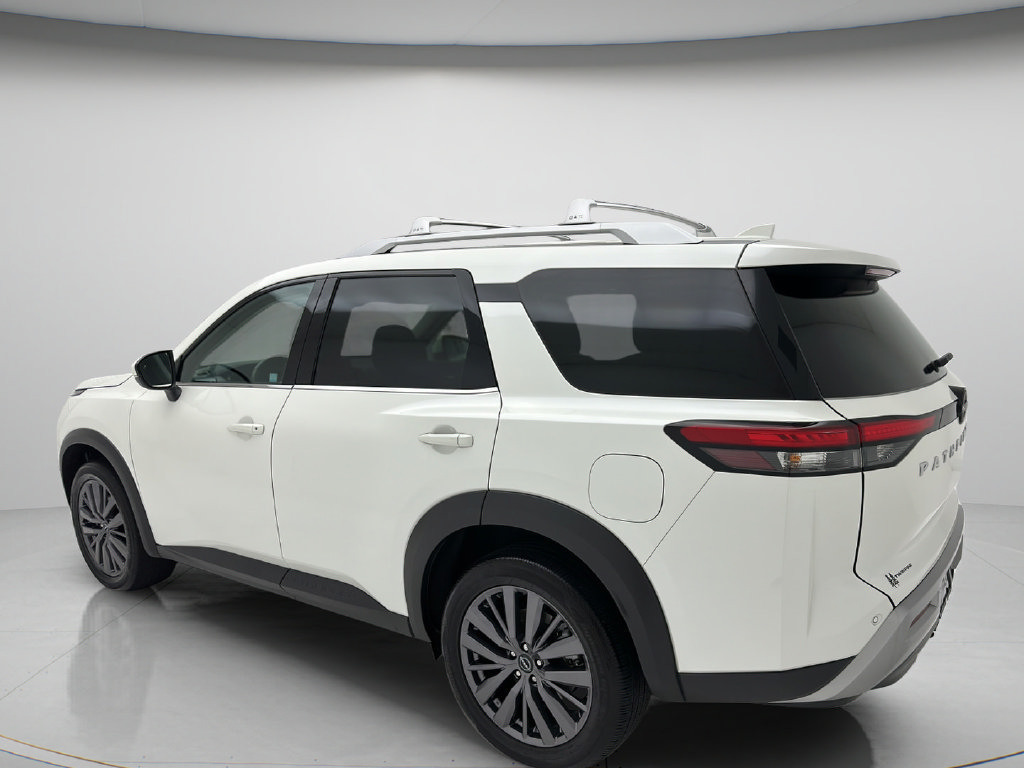 Used 2023 Nissan Pathfinder SL w/ SL Premium Package AWD/4WD image 4