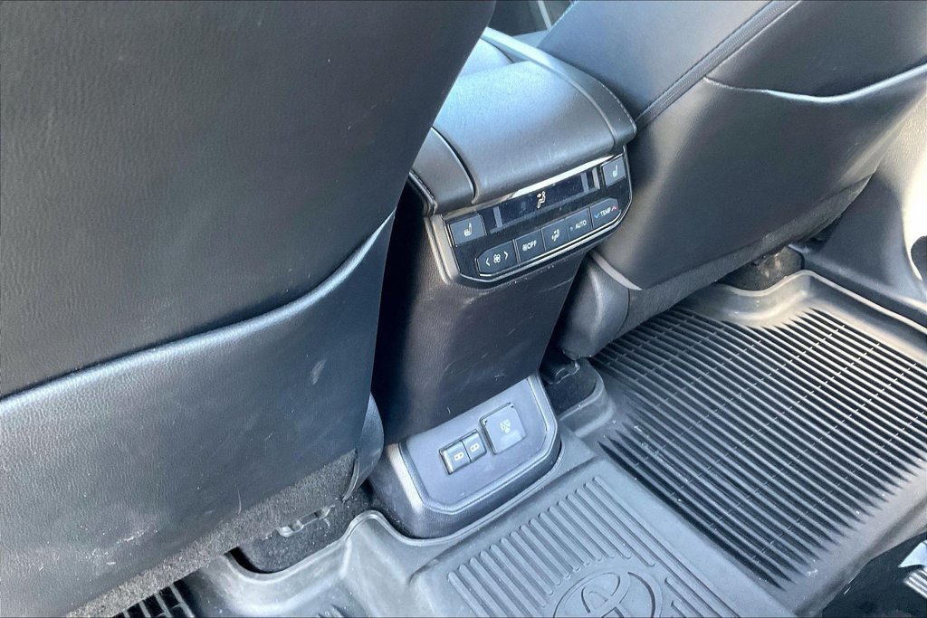 Used 2022 Toyota Highlander Platinum AWD/4WD image 10