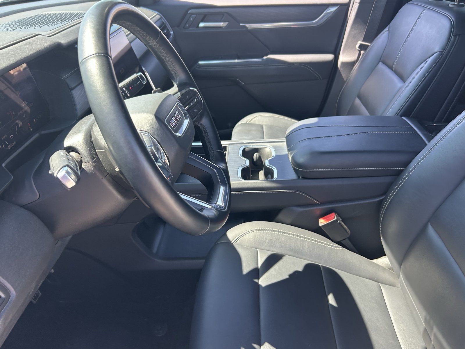 Used 2026 GMC Acadia Elevation w/ Elevation Premium Package FWD image 14