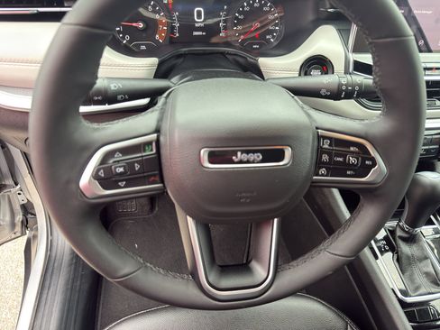 Used 2025 Jeep Compass Limited AWD/4WD image 16
