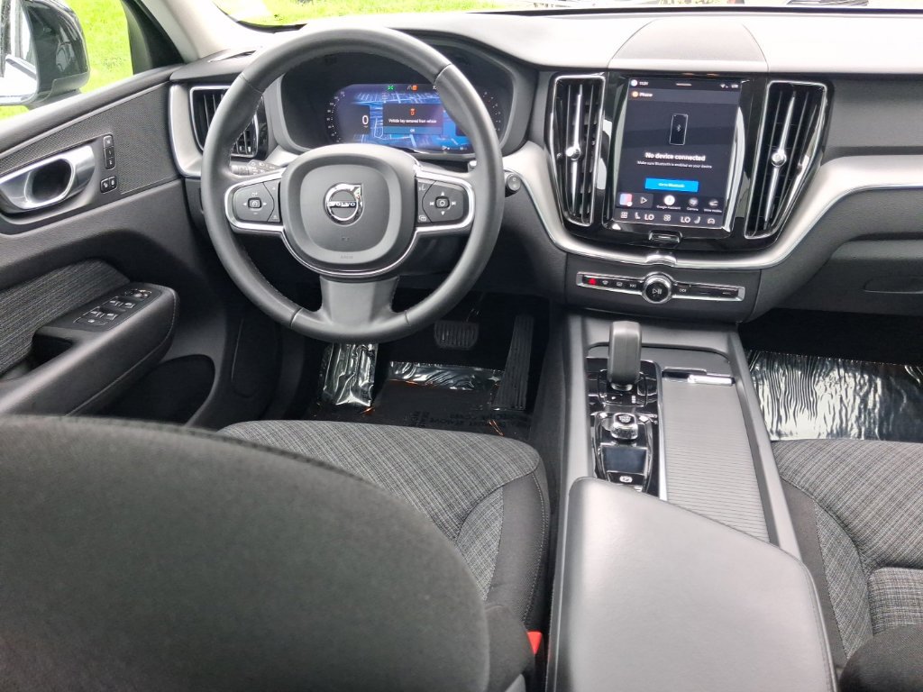 Certified 2024 Volvo XC60 B5 Core AWD/4WD image 10