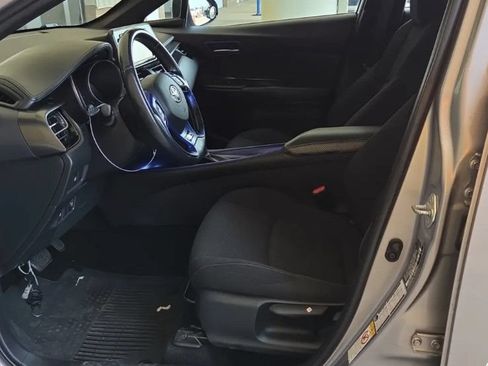 Used 2018 Toyota C-HR XLE FWD image 9