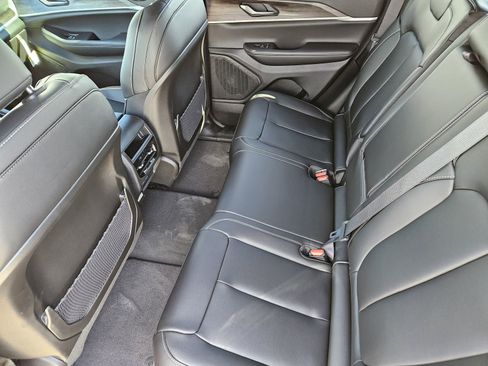 New 2025 Jeep Grand Cherokee Limited image 25