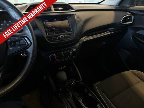 Used 2022 Chevrolet TrailBlazer LT FWD image 35