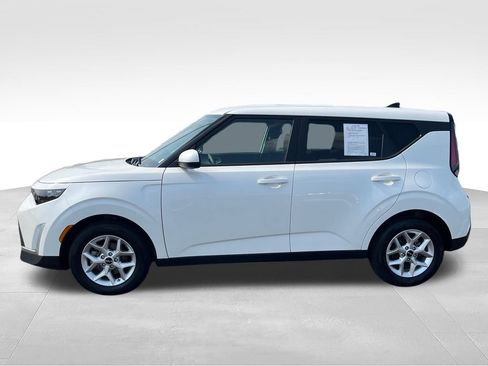 Used 2025 Kia Soul LX FWD image 2