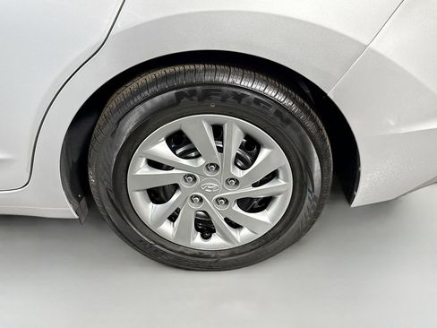Used 2019 Hyundai Elantra SE image 36