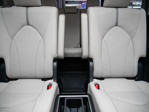 Used 2025 Toyota Grand Highlander AWD image 22