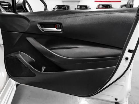 Used 2021 Toyota Corolla LE image 48