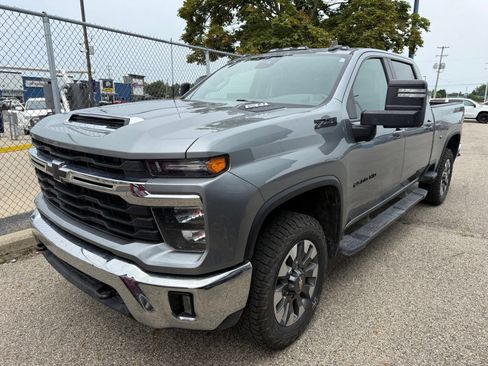 Used 2024 Chevrolet Silverado 2500 LT AWD/4WD image 5