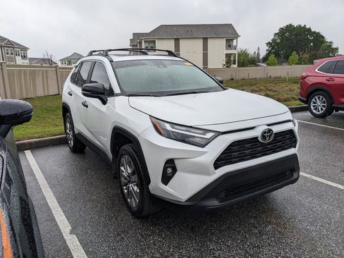 Used 2025 Toyota RAV4 XLE Premium image 5